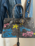Sac à Main Jean Graffiti Y2K 🎨 – Noir Délavé & Multicolore