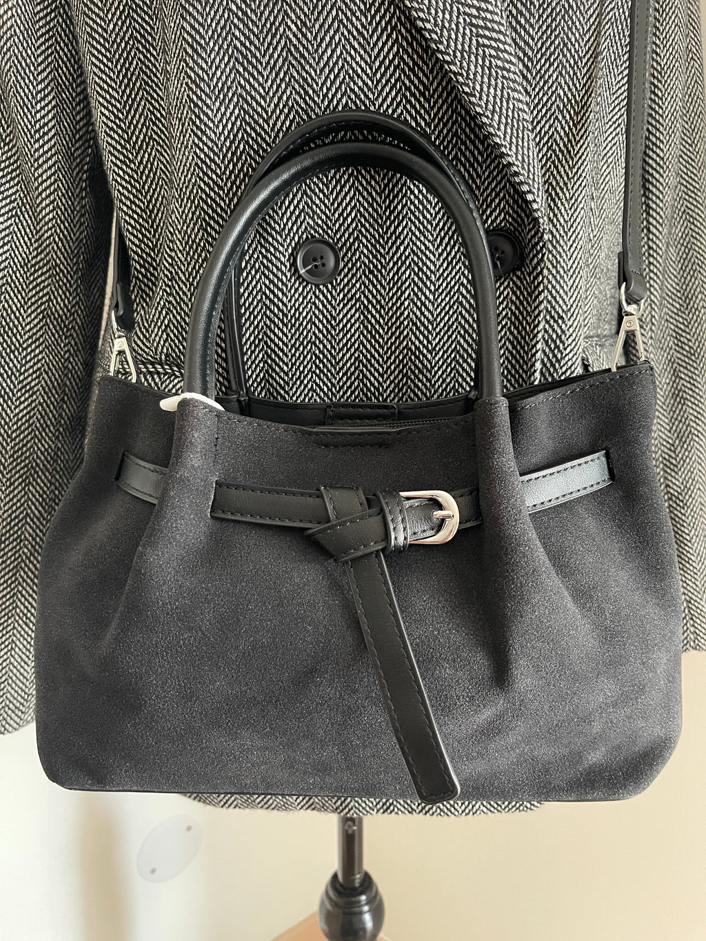 Sac Bucket Suédine ✨ – Noir & Ceinture Cuir Argentée