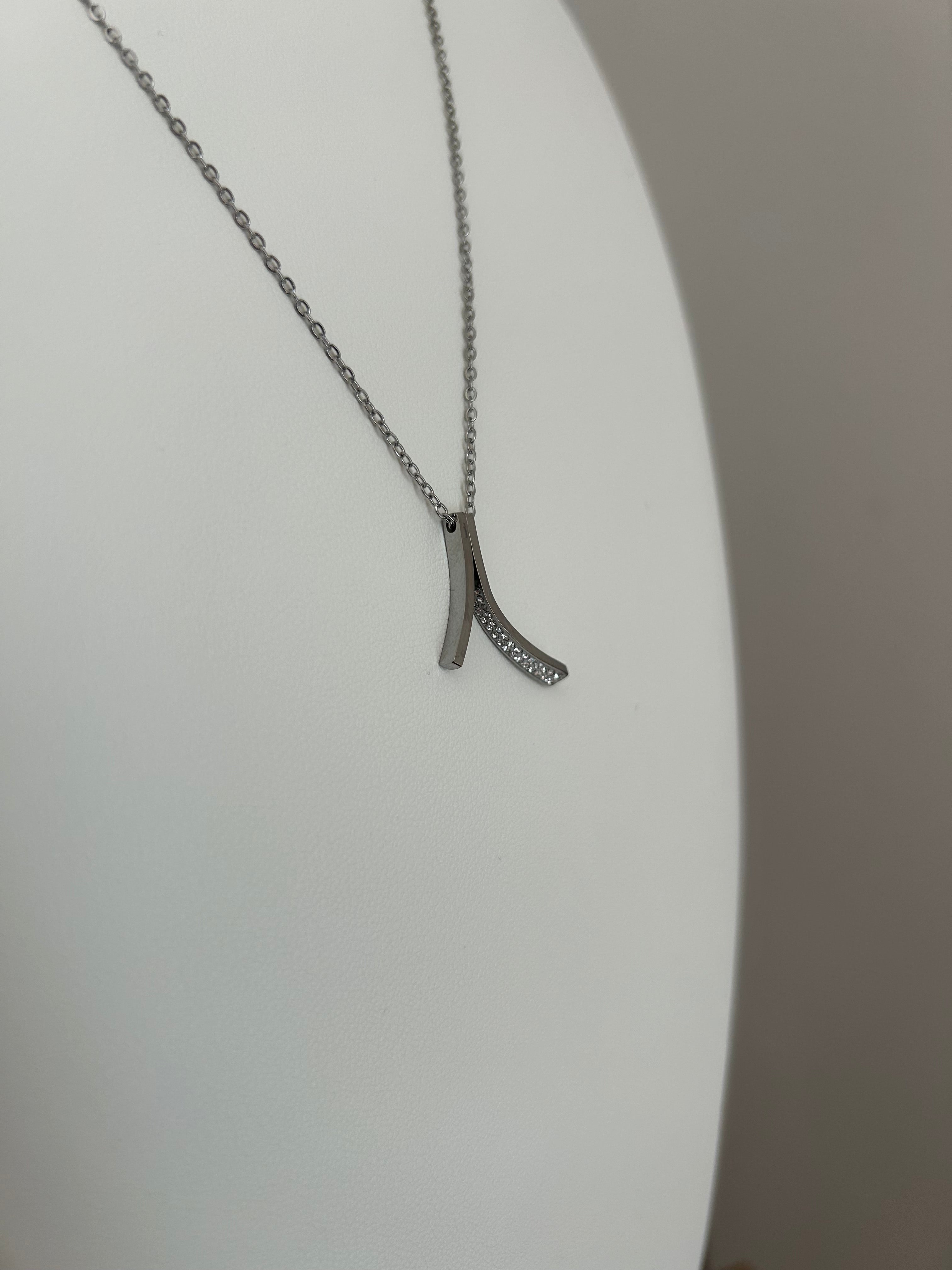 Collier Pendentif V Asymétrique Strass - Acier Inoxydable Argenté