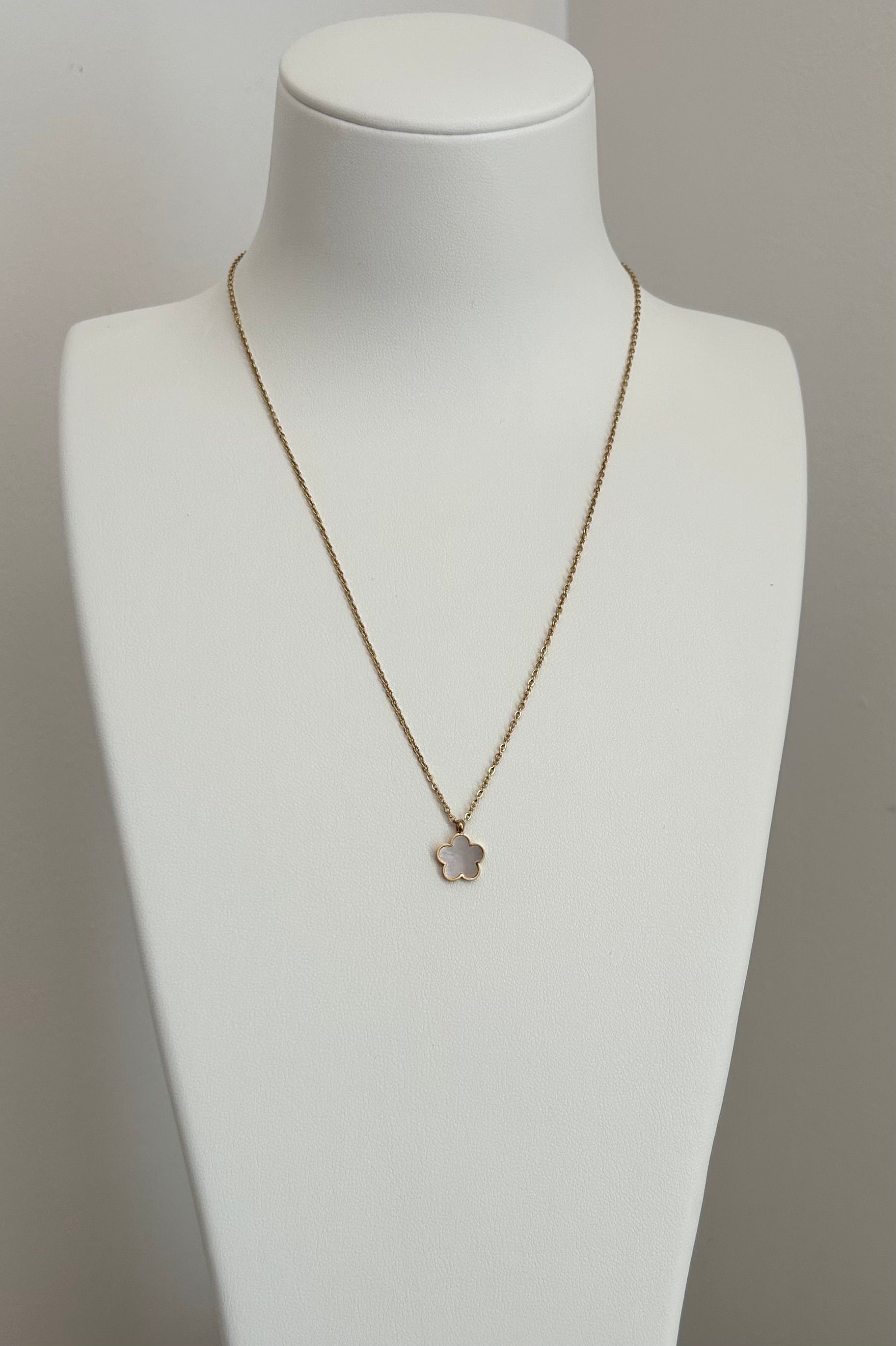 Collier Pendentif Fleur Nacre Blanche - Acier Inoxydable Doré