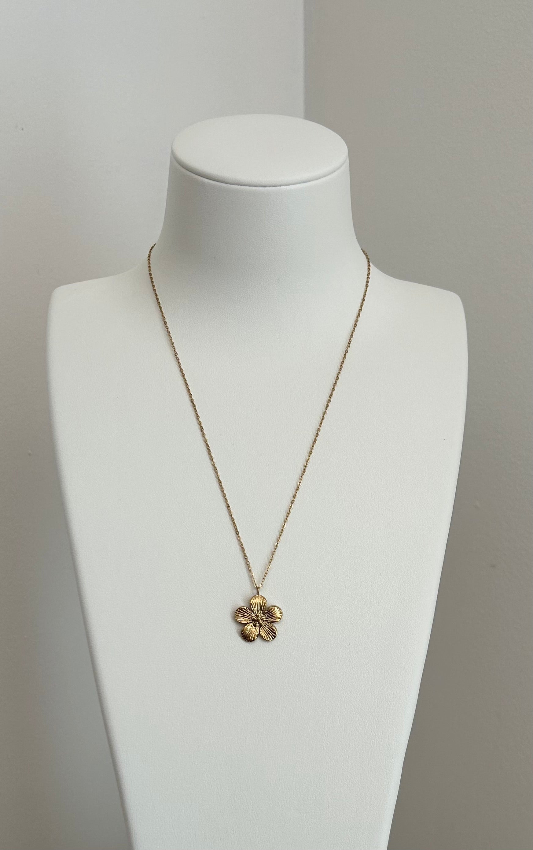 Collier Pendentif Fleur Doré - Acier Inoxydable