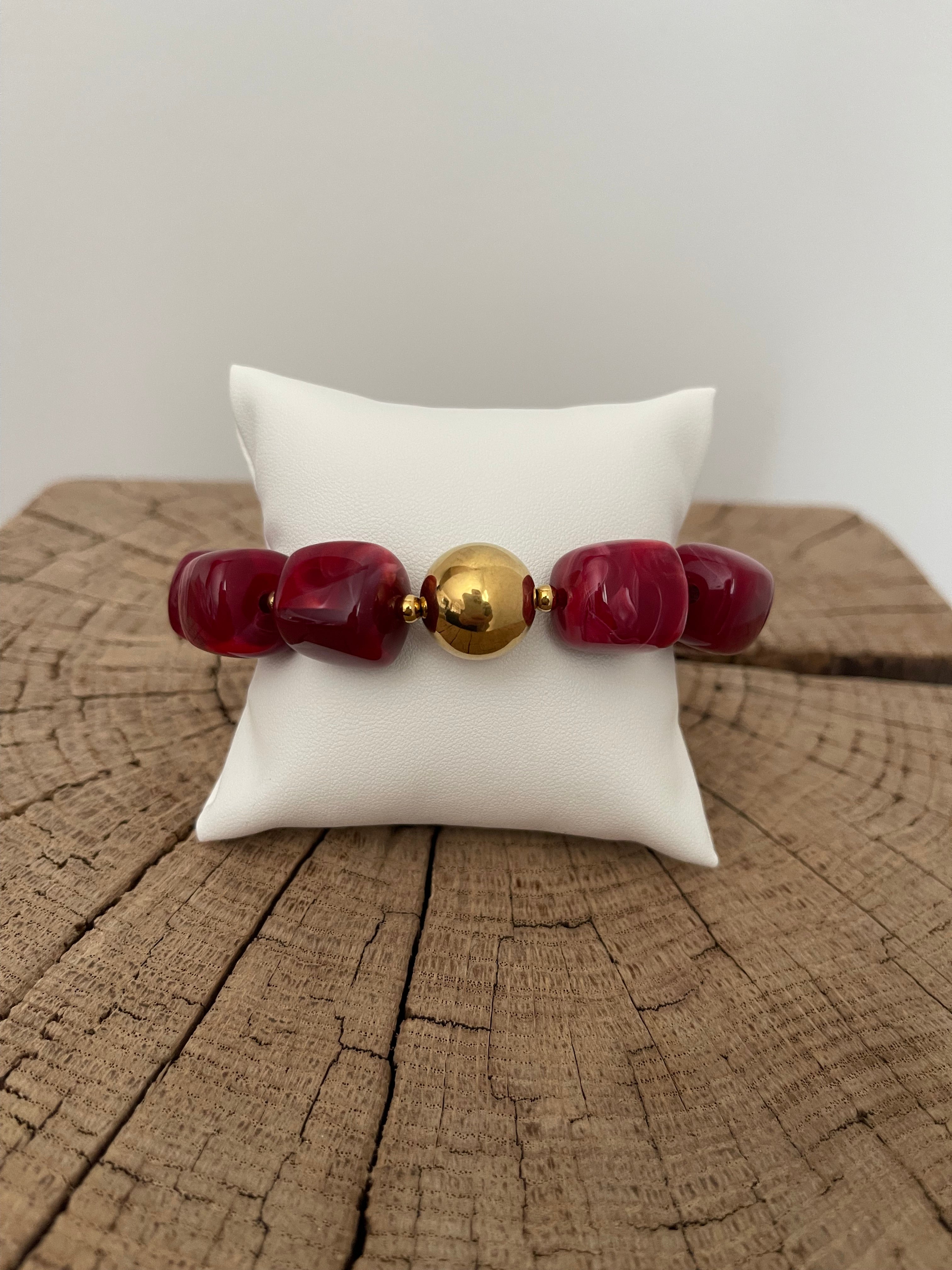 Bracelet Perles Résine ✨ – Bordeaux & Boule Dorée