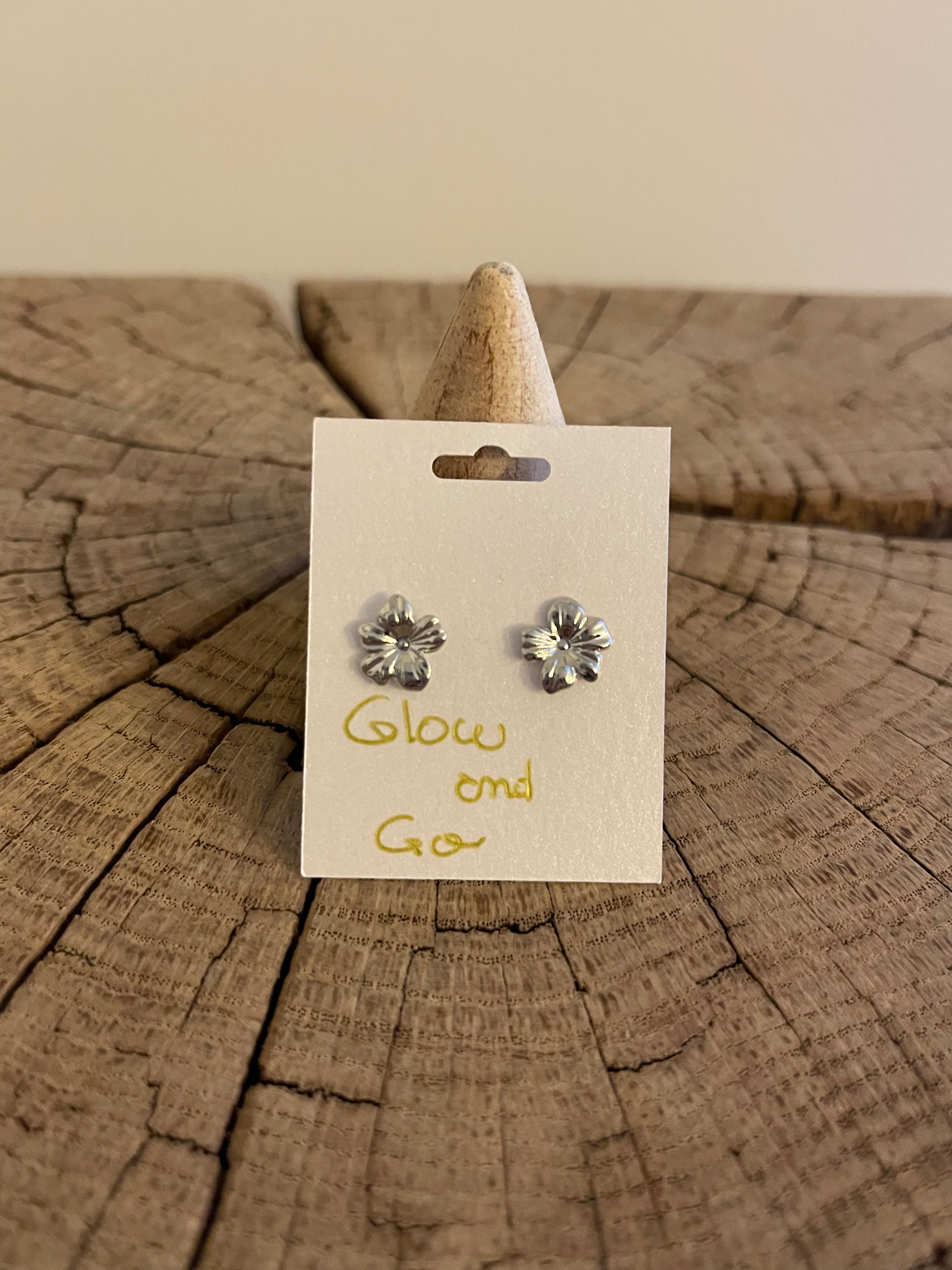 Puces d'Oreilles Fleur Texturée – Acier Inoxydable Argenté